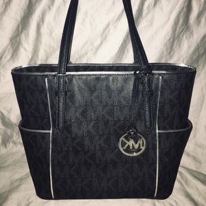 Michael Kors Tote Bag💼 OPEN TO TRADES ! ☺️